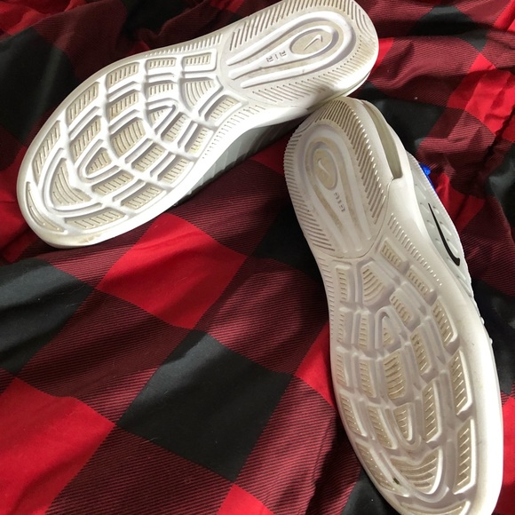 Women’s Nike air max axis - Picture 4 of 4